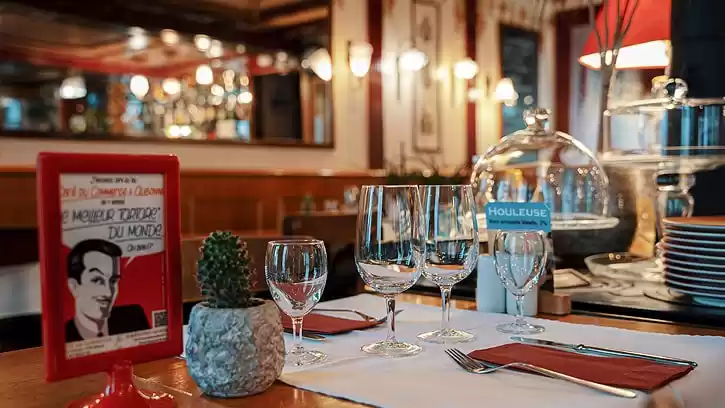 À-propos de notre Restaurant, Café du Commerce à Aubonne VD en Suisse « le plus parisien des bistrots vaudois »