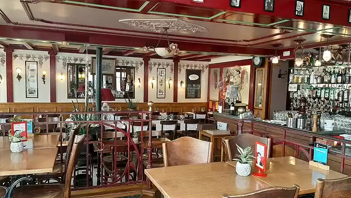 Café du Commerce Restaurant à Aubonne Vaud, bistrot de paris